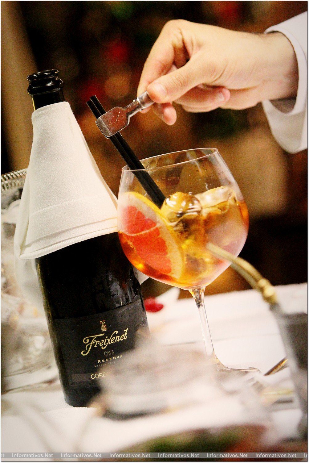 BCN13NOV013.- Presentación de "The Black Cocktail Collection" una colaboración entre Freixenet y Javier de las Muelas con el objetivo rejuvenecer el perfil del consumidor del cava; especialmente femenino.