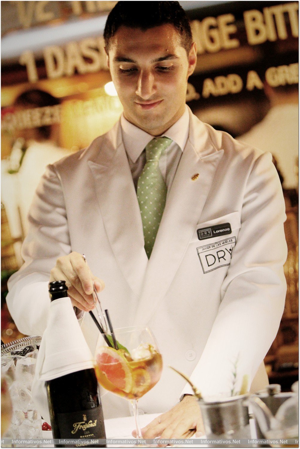 BCN13NOV013.- Presentación de "The Black Cocktail Collection" una colaboración entre Freixenet y Javier de las Muelas con el objetivo rejuvenecer el perfil del consumidor del cava; especialmente femenino.