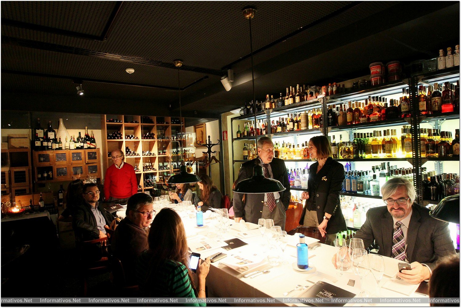 BCN13NOV013.- Presentación de "The Black Cocktail Collection" una colaboración entre Freixenet y Javier de las Muelas con el objetivo rejuvenecer el perfil del consumidor del cava; especialmente femenino.