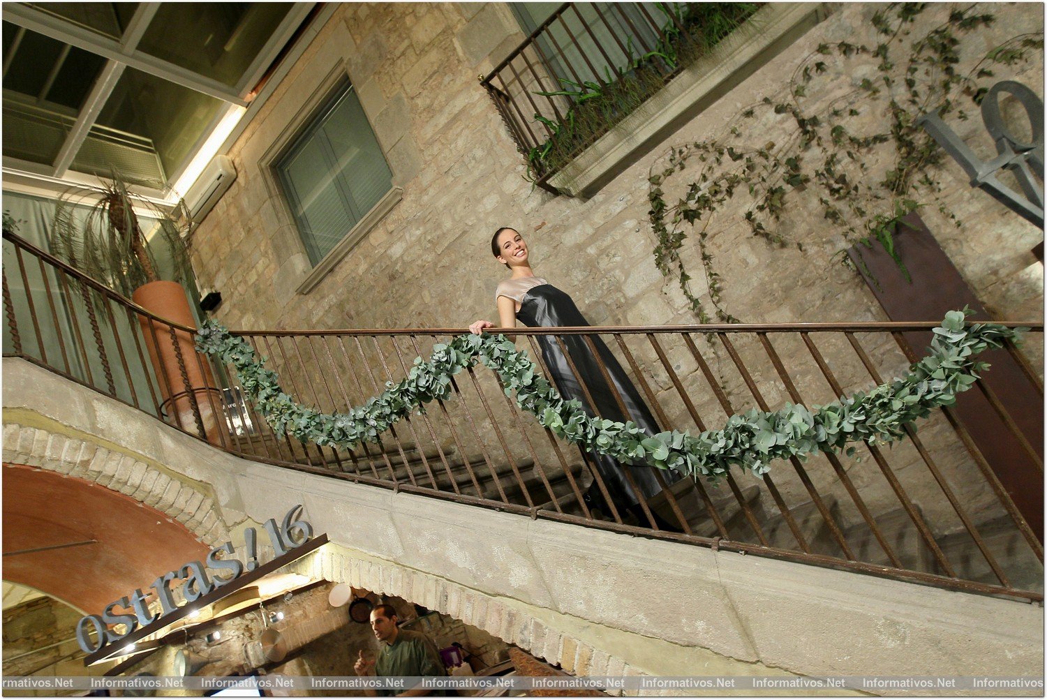 BCN12NOV013.- La diseñadora Roser Marcé reivindica la costura presentando sus modelos de novia “in toile” en su atelier, en el Mercat Princesa del Born.
