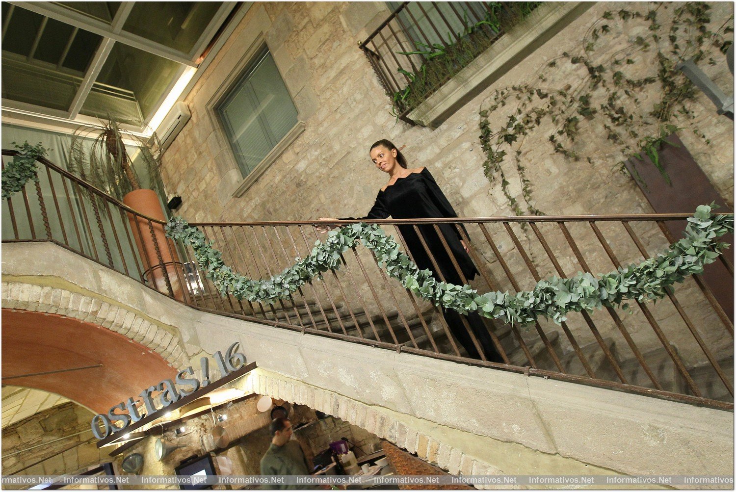 BCN12NOV013.- La diseñadora Roser Marcé reivindica la costura presentando sus modelos de novia “in toile” en su atelier, en el Mercat Princesa del Born.