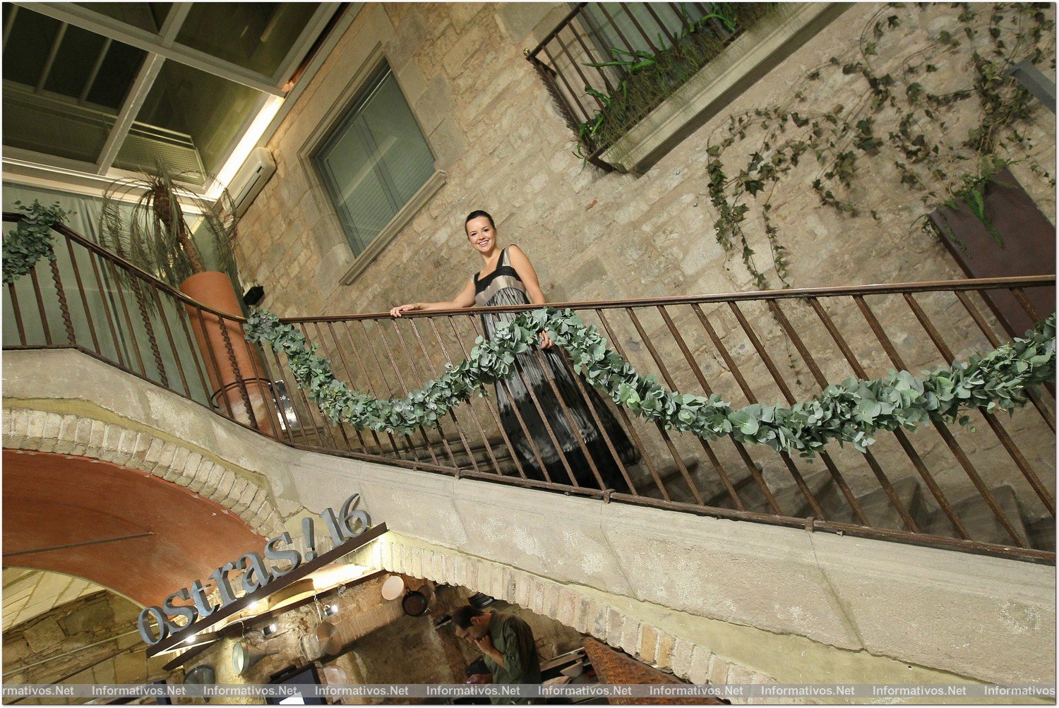 BCN12NOV013.- La diseñadora Roser Marcé reivindica la costura presentando sus modelos de novia “in toile” en su atelier, en el Mercat Princesa del Born.