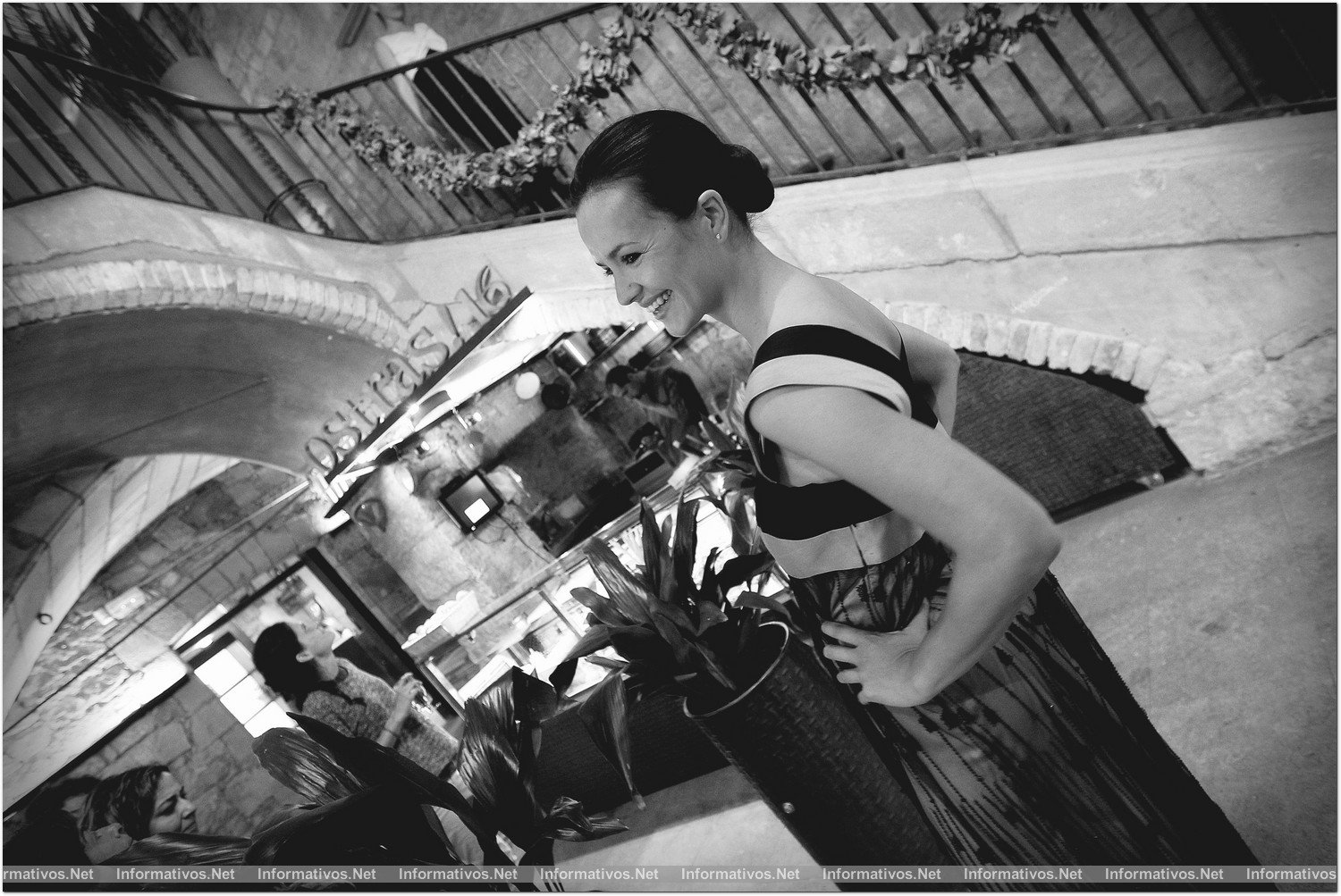 BCN12NOV013.- La diseñadora Roser Marcé reivindica la costura presentando sus modelos de novia “in toile” en su atelier, en el Mercat Princesa del Born.