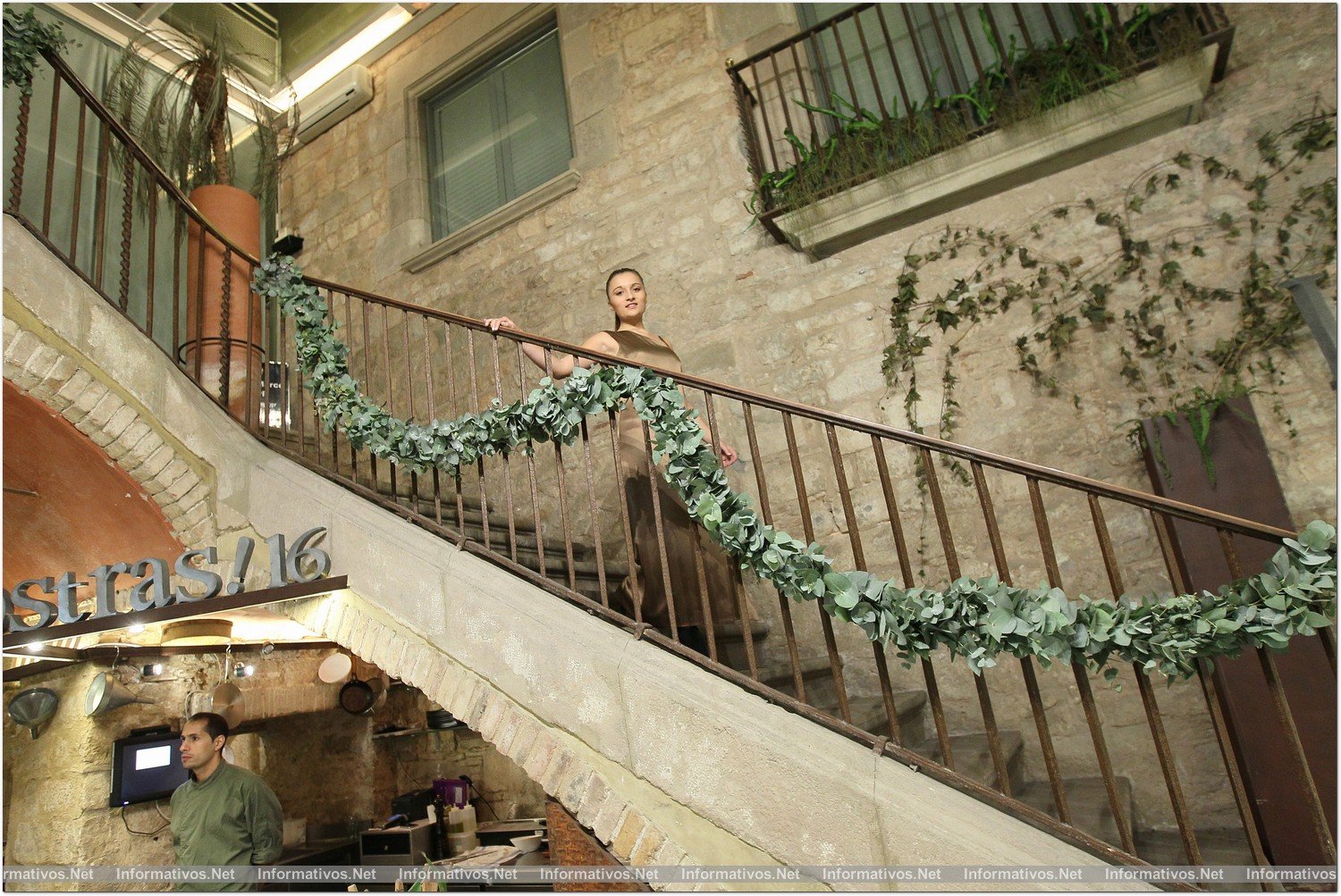 BCN12NOV013.- La diseñadora Roser Marcé reivindica la costura presentando sus modelos de novia “in toile” en su atelier, en el Mercat Princesa del Born.