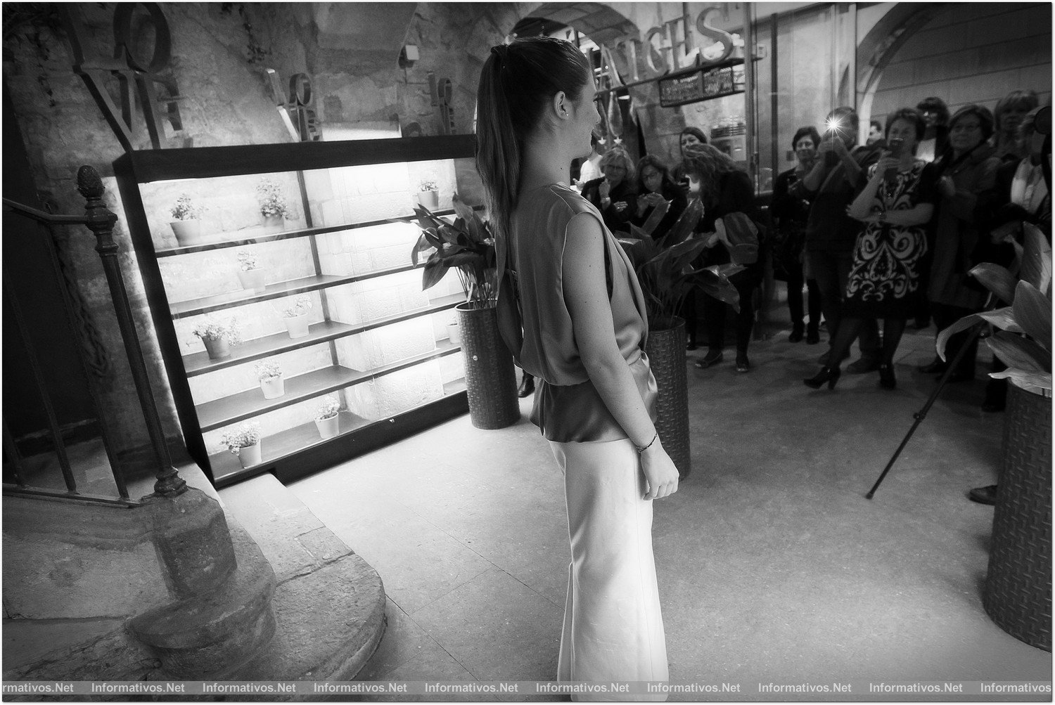 BCN12NOV013.- La diseñadora Roser Marcé reivindica la costura presentando sus modelos de novia “in toile” en su atelier, en el Mercat Princesa del Born.