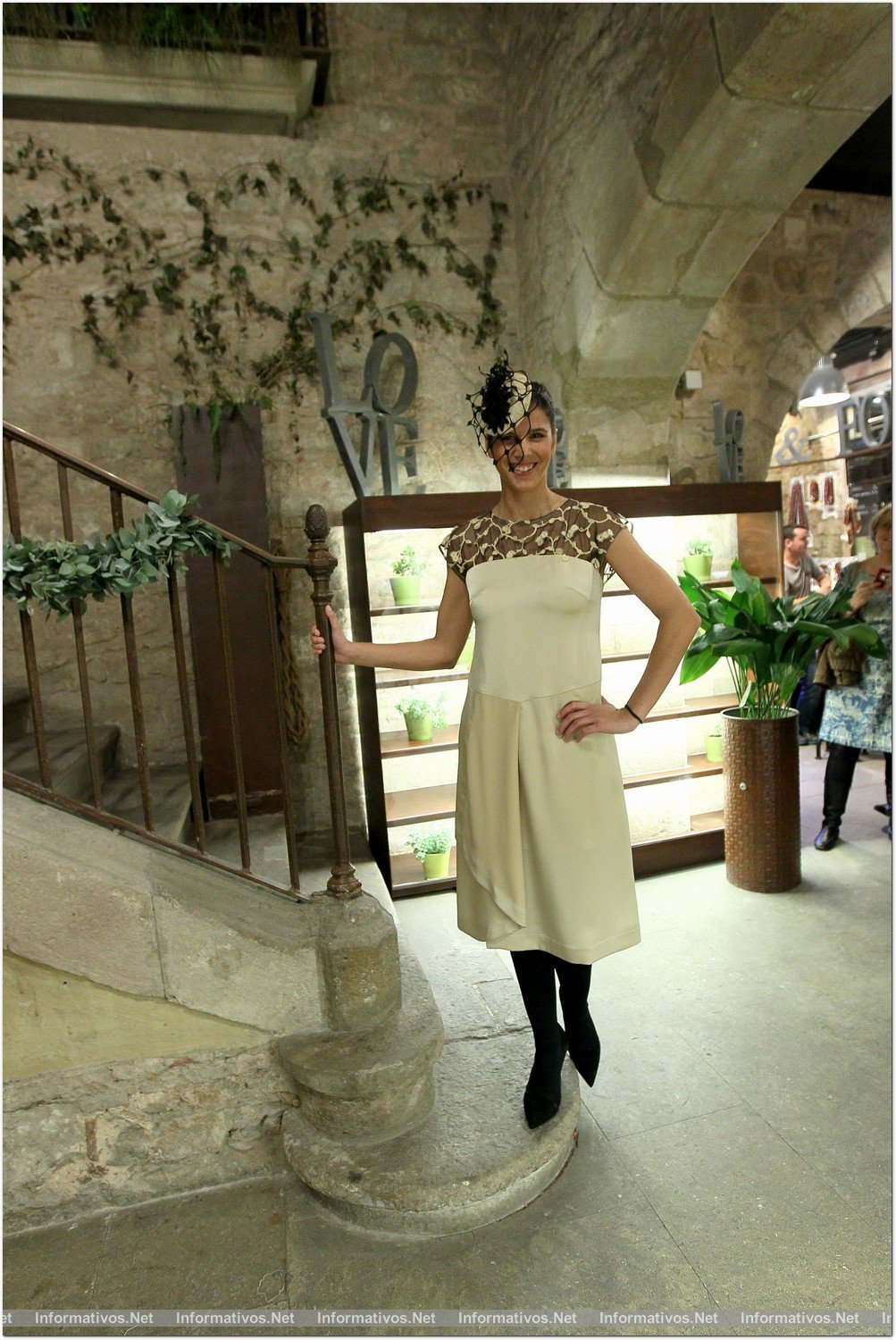 BCN12NOV013.- La diseñadora Roser Marcé reivindica la costura presentando sus modelos de novia “in toile” en su atelier, en el Mercat Princesa del Born.