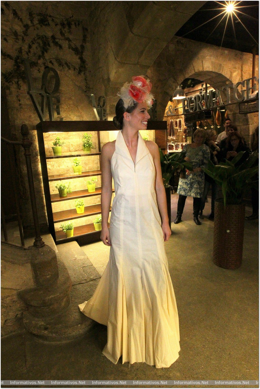 BCN12NOV013.- La diseñadora Roser Marcé reivindica la costura presentando sus modelos de novia “in toile” en su atelier, en el Mercat Princesa del Born.