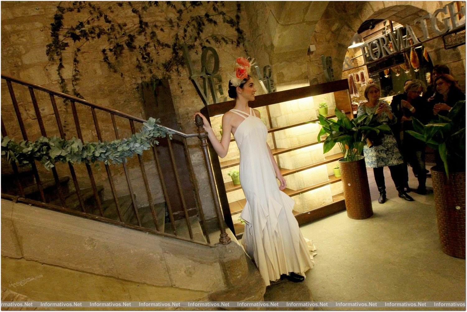 BCN12NOV013.- La diseñadora Roser Marcé reivindica la costura presentando sus modelos de novia “in toile” en su atelier, en el Mercat Princesa del Born.