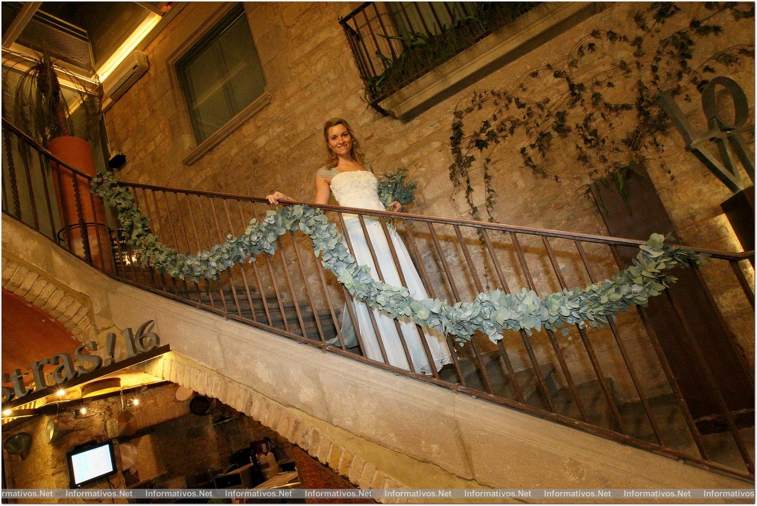 BCN12NOV013.- La diseñadora Roser Marcé reivindica la costura presentando sus modelos de novia “in toile” en su atelier, en el Mercat Princesa del Born.