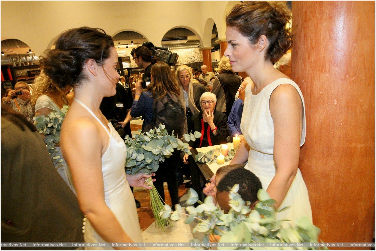 BCN12NOV013.- La diseñadora Roser Marcé reivindica la costura presentando sus modelos de novia “in toile” en su atelier, en el Mercat Princesa del Born.