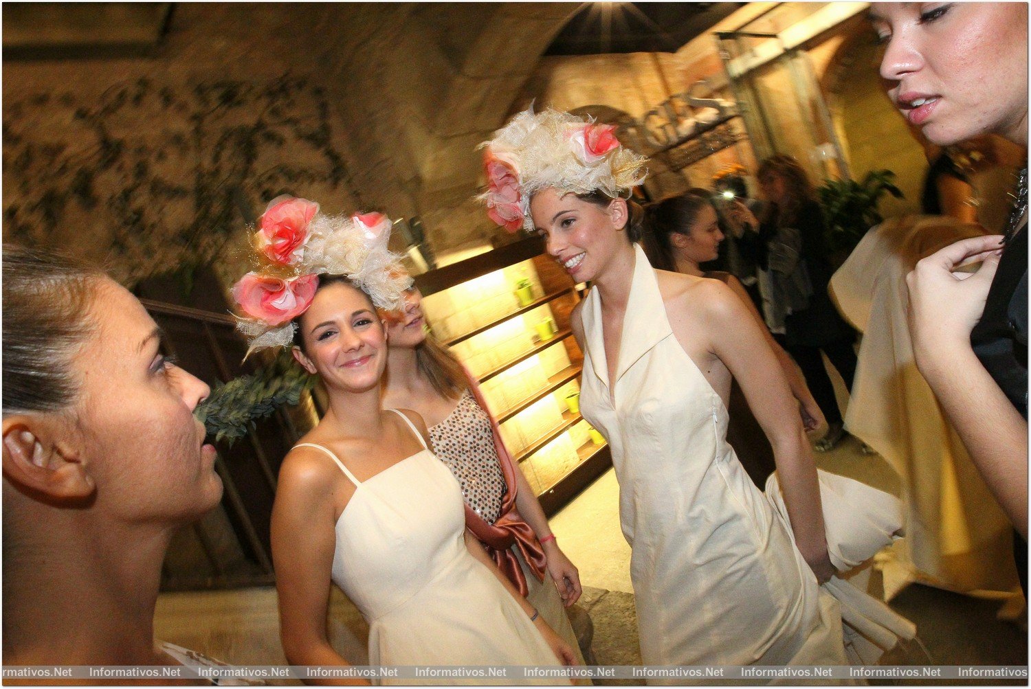 BCN12NOV013.- La diseñadora Roser Marcé reivindica la costura presentando sus modelos de novia “in toile” en su atelier, en el Mercat Princesa del Born.