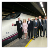 :: Pulse para Ampliar :: 15DIC013.BCN-Perpignan.- Inauguración Alta Velocidad España-Francia. La ministra de Fomento, Ana Pastor, el ministro delegado de Transportes de Francia, Frédéric Cuvillier, el ministro del Interior, Jorge Fernández Díaz, y el  Dir. de RENFE, Julio Gómez Pomar, frente al vagón del AVE momentos previos al viaje inaugural