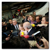:: Pulse para Ampliar :: 15DIC013.BCN-Perpignan.- Inauguración Alta Velocidad España-Francia. 15DIC013.BCN-Perpignan.- Inauguración Alta Velocidad España-Francia. La ministra de Fomento, Ana Pastor, el ministro delegado de Transportes de Francia, Frédéric Cuvillier, el ministro del Interior, Jorge Fernández Díaz, atendiendo a los medios instantes previos al viaje inaugural