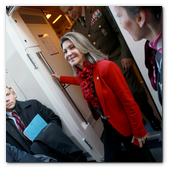 :: Pulse para Ampliar :: 15DIC013.BCN-Perpignan.- Inauguración Alta Velocidad España-Francia. Mª Llanos de Luna, Delegada del Gobierno de España en Cataluña, en la llegada la estación de Perpignan