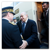 :: Pulse para Ampliar :: 15DIC013.BCN-Perpignan.- Inauguración Alta Velocidad España-Francia. Jorge Fernández Diez, Ministro del Interior del Gobierno de España, en la llegada la estación de Perpignan.
