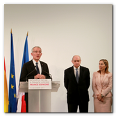 :: Pulse para Ampliar :: 15DIC013.BCN-Perpignan.- Inauguración Alta Velocidad España-Francia. Jean Paul du Alduy, actual presidente de la Communauté d´Agglomération Perpignan Méditerranèe y antiguo alcalde de Perpignan, ha dirigido la ceremonia de parlamentos.