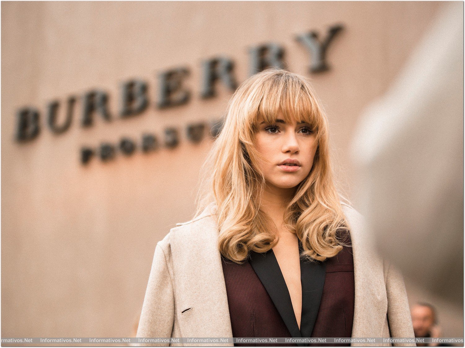 LONDON, ENGLAND - JANUARY 08:  Suki Waterhouse arrives at the Burberry AW14 Menswear Show at Kensington Gardens on January 8, 2014 in London, England.  
