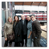 :: Pulse para Ampliar :: BCN28ENE014.- Pasarela Barcelona 080: Isabel Toledo. La esposa de Miquel Rodríguez; Marian Muro, Directora General de Turismo de la Generalitat de Cataluña; Miquel Rodríguez, gerente del Consorcio de Comercio Artesanía y Moda de Cataluña (Ccam); Isabel y Rubén Toledo, la diseñadora de la marca, junto a su esposo, artista y diseñador gráfico.