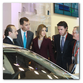 :: Pulse para Ampliar :: BCN25FEB014.- Mobile World Congress Barcelona. El príncipe Felipe acompañado de la princesa Letizia visitaron el espacio de una empresa de telefonía española.