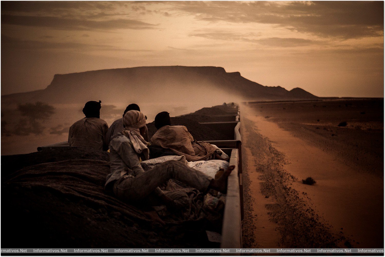 Sony World Photography Awards 2014: Rafa Gutierrez, ganador del certamen con esta foto del “Sahara Express”