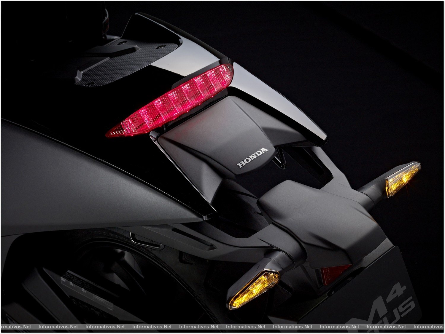 2014 NM4 Vultus: Detail - tailight