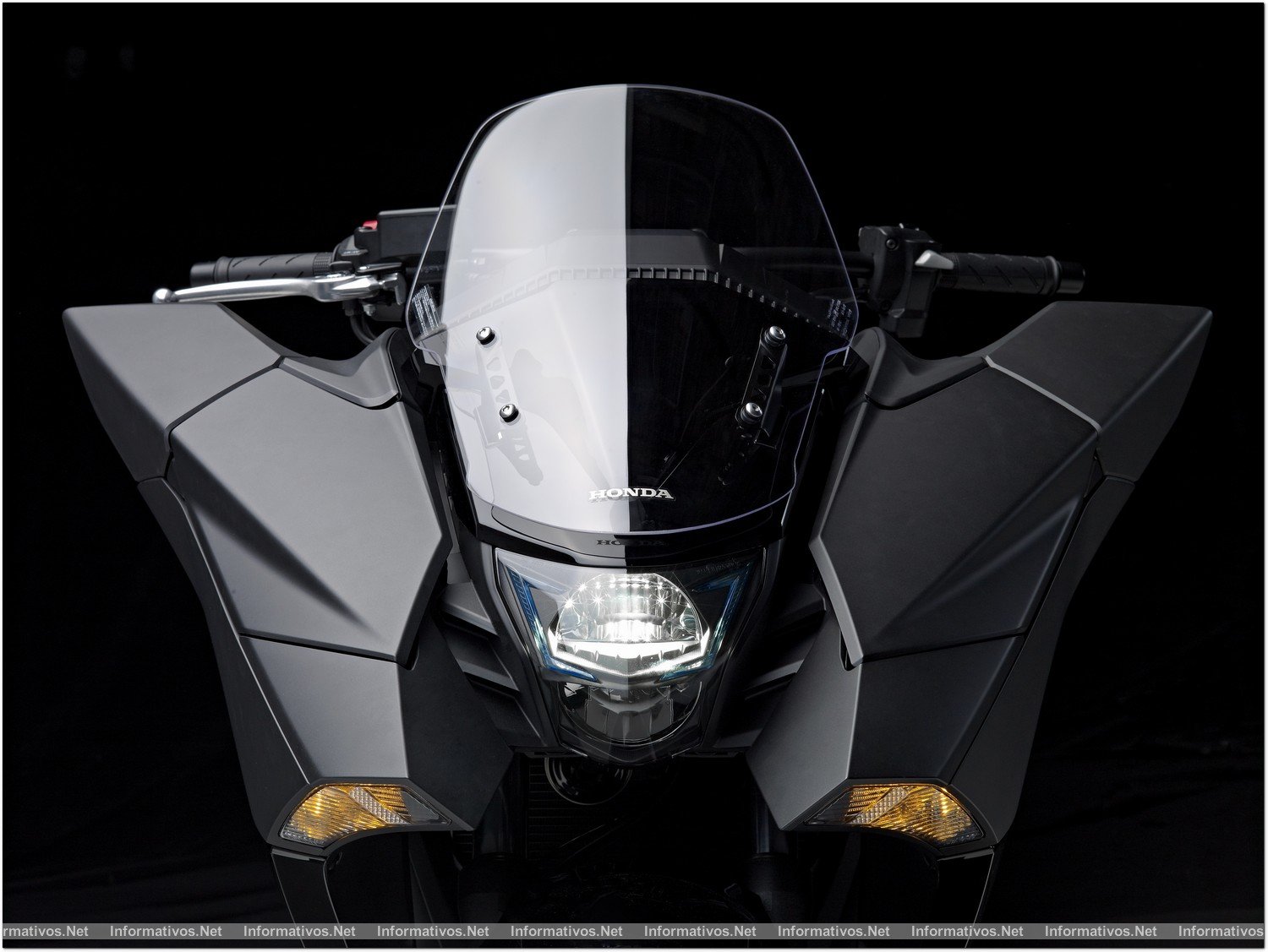 2014 NM4 Vultus
Front view - headlight 1