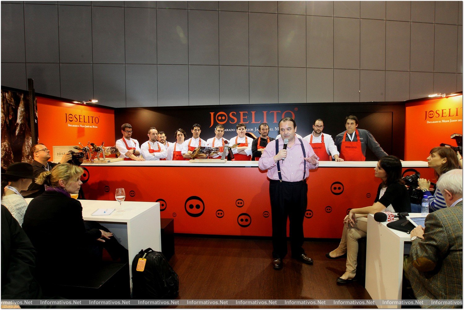 BCN Alimentaria 2014. José Gómez en la presentación de “Happy Joselito”, junto a los jóvenes chefs que comenzarán con el proyecto.