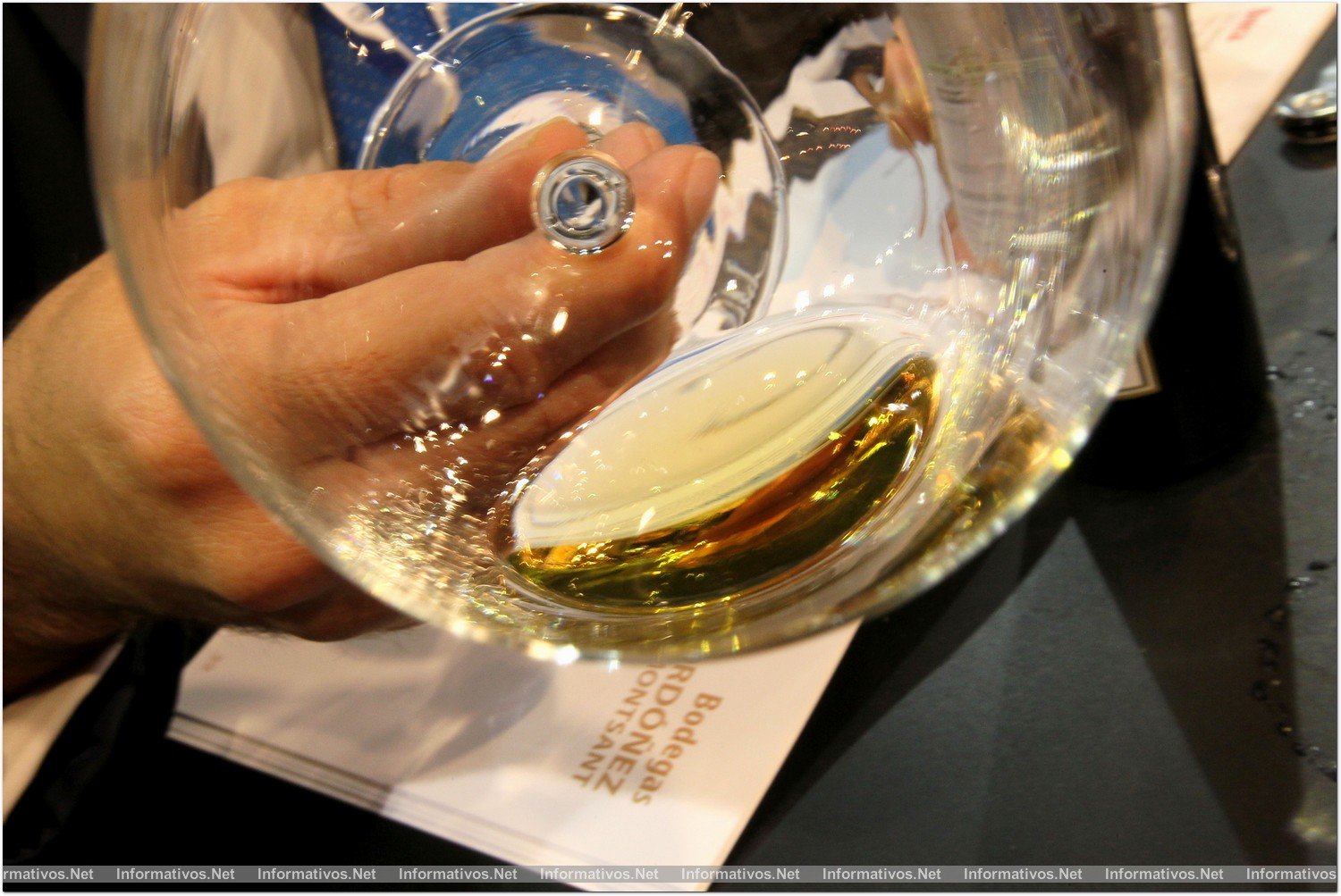 BCN Alimentaria 2014. Bodegas Jorge Ordoñez, un espacio de la zona Premium donde degustar desde los vinos que aún están 'por hacer' hasta los vinos más exclusivos. "Esencia" es uno de ellos, un vino dulce del que se producen sólo 500 Lt. al año.