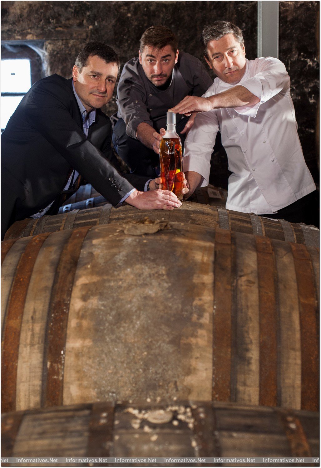 GIRONA9ABR014.- The Macallan y El Celler de Can Roca crean ‘The Ultimate Dinner': Josep, Jordi and Joan Roca with M Decanter