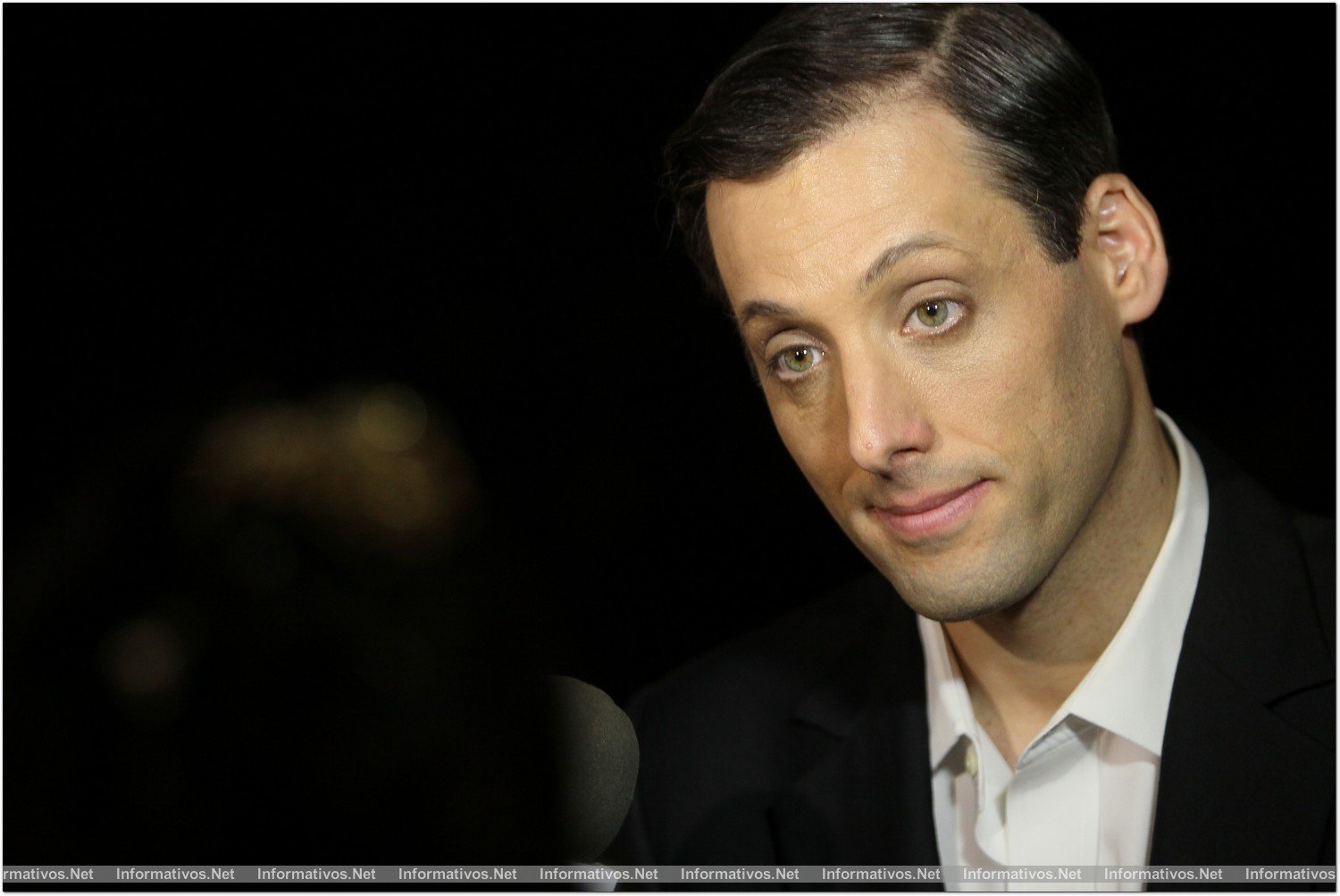 Leeshai Lemish (Maestro de Ceremonia de Shen Yun Performing Arts) 