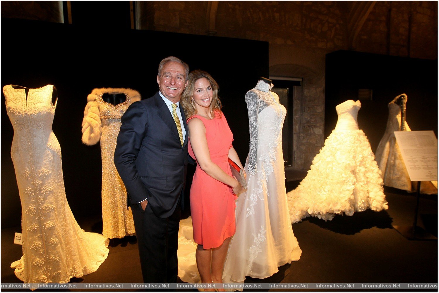 BCN05MAY014.- Exposición “50 love stories”, que conmemora el 50 Aniversario de la firma Pronovias. Genoveva Casanova posa junto a su vestido nupcial y al presidente de Pronovias, Alberto Palatchi
