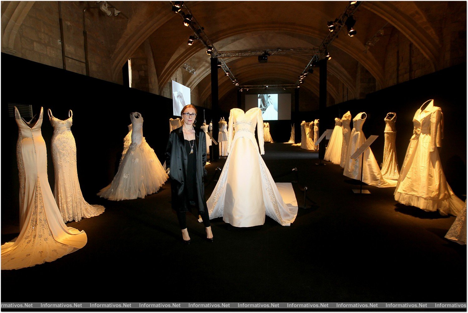 BCN05MAY014.- Charo Mora, comisaria de la exposición “50 love stories”, que conmemora el 50 Aniversario de la firma Pronovias