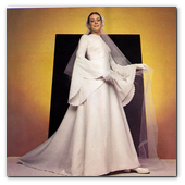 :: Pulse para Ampliar :: Foto del Catálogo del Año 1974: Fotografías pertenecientes al archivo histórico de Pronovias, publicadas únicamente con fines informativos e ilustrativos de su 50º aniversario