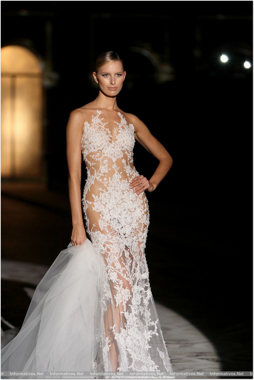 BCN9MAY014.- Desfile Pronovias colección 2015. Karolína Kurková, la top model protagonista del desfile.