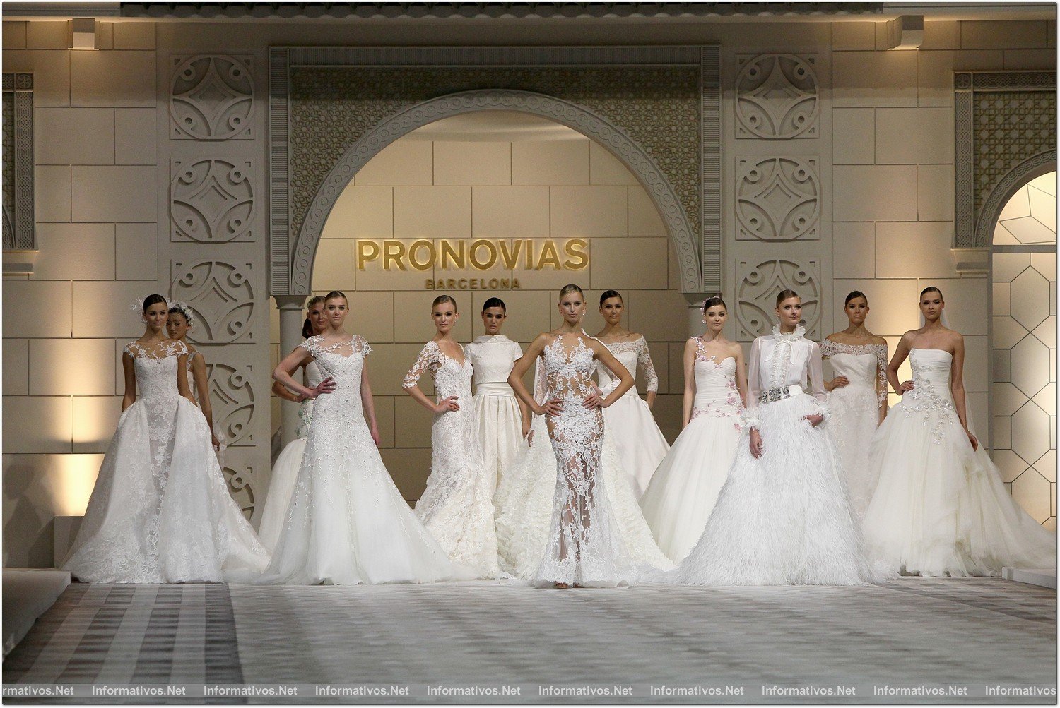 BCN9MAY014.- Desfile Pronovias colección 2015. Karolína Kurková, la top model protagonista del desfile.