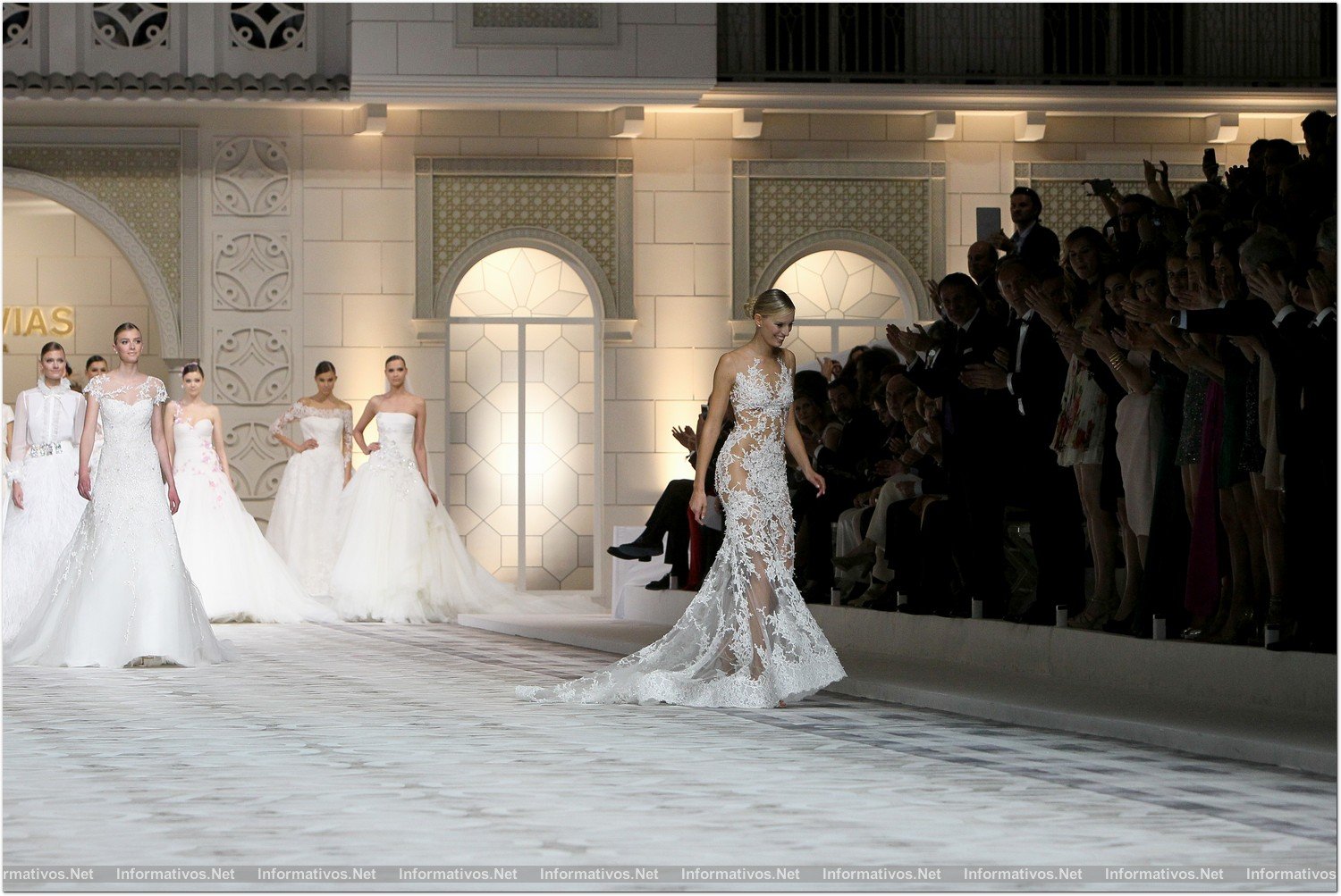 BCN9MAY014.- Desfile Pronovias colección 2015. Karolína Kurková, la top model protagonista del desfile.