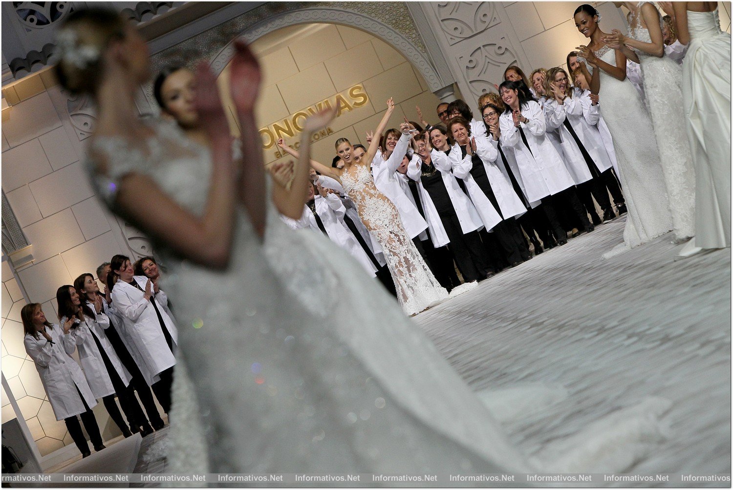 BCN9MAY014.- Desfile Pronovias colección 2015. Karolína Kurková, la top model protagonista del desfile.