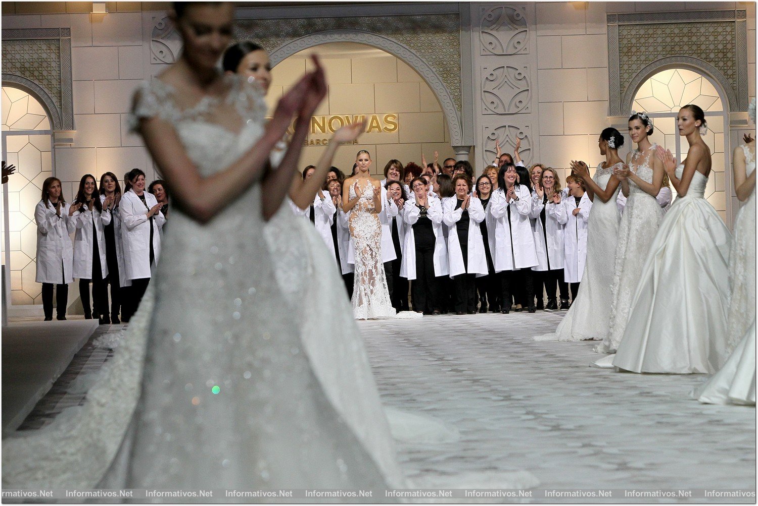 BCN9MAY014.- Desfile Pronovias colección 2015. Karolína Kurková, la top model protagonista del desfile.