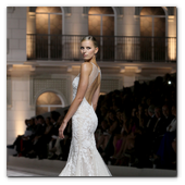 :: Pulse para Ampliar :: BCN9MAY014.- Desfile Pronovias colección 2015. Karolína Kurková, la top model protagonista del desfile.