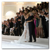 :: Pulse para Ampliar :: BCN9MAY014.- Desfile Pronovias colección 2015. Karolína Kurková, la top model protagonista del desfile.