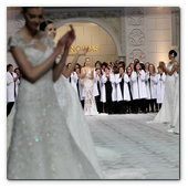 :: Pulse para Ampliar :: BCN9MAY014.- Desfile Pronovias colección 2015. Karolína Kurková, la top model protagonista del desfile.