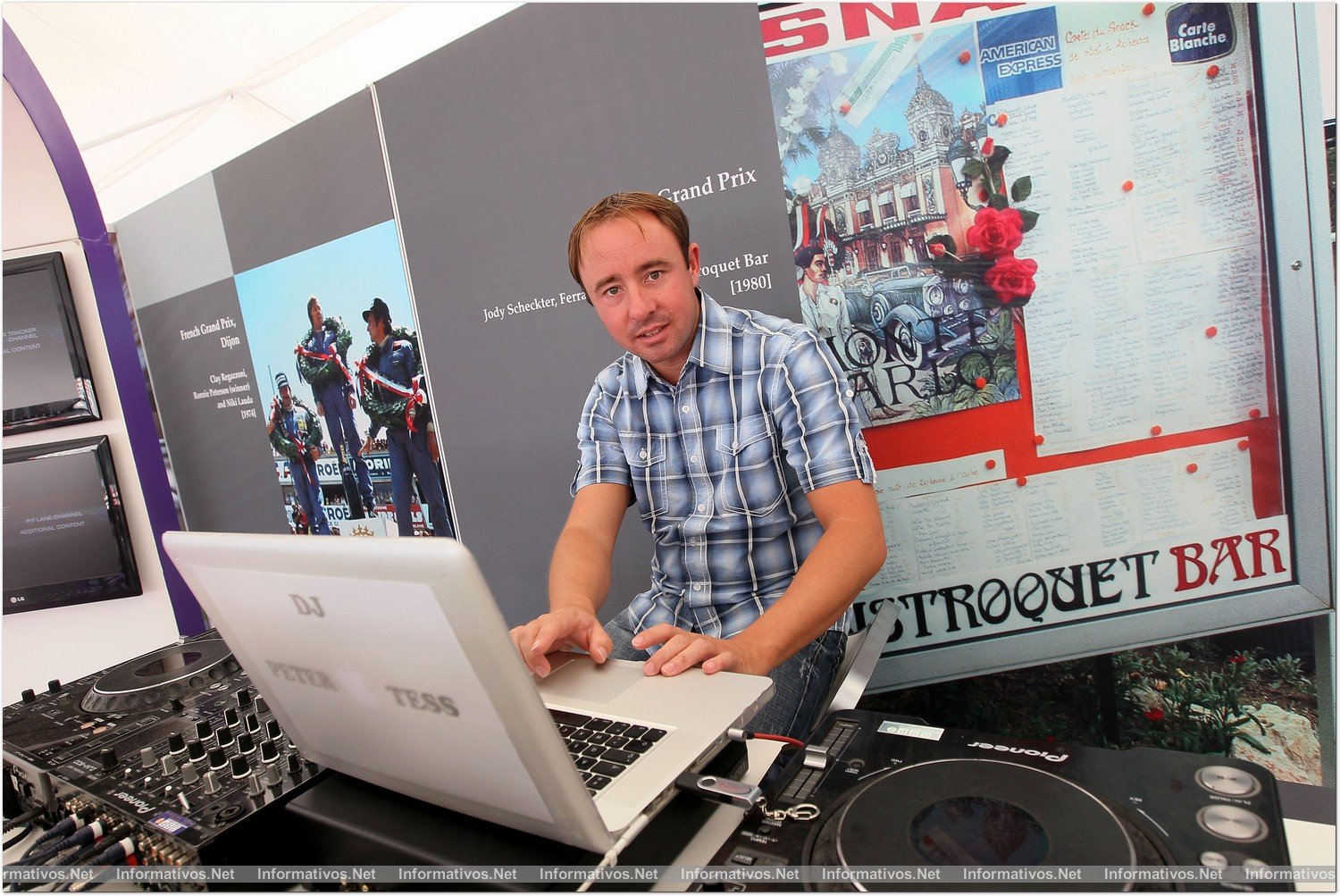 MAY2014.- Paddock Club F1, el lugar más exclusivo para disfrutar del Campeonato de España de Fórmula Uno. Un DJ anima en directo el ambiente.
