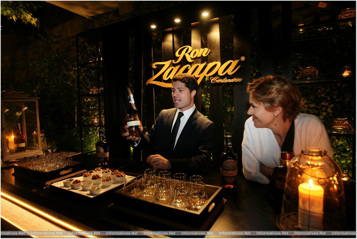 BCN08MAY014.- Ron Zacapa Room in Hotel Alma 5GL Barcelona.  Javier Reynoso, master bartender; y Elena Santamaría, Dirª. Mark. Diageo.