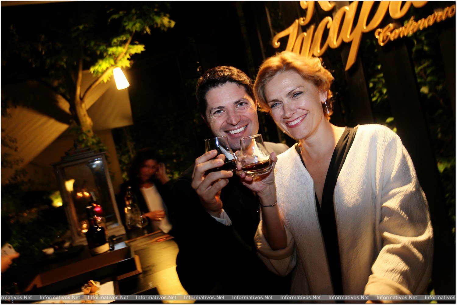 BCN08MAY014.- Ron Zacapa Room in Hotel Alma 5GL Barcelona.  Javier Reynoso, master bartender; y Elena Santamaría, Dirª. Mark. Diageo.