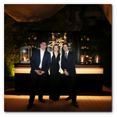 :: Pulse para Ampliar :: BCN08MAY014.- Ron Zacapa Room in Hotel Alma 5GL Barcelona. Jorge Pineda, Brand Manager Diageo; Elena Santamaría, Dirª. Mark. Diageo; y Javier Reynoso, master bartender,
