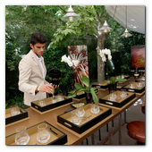 :: Pulse para Ampliar :: BCNMAY014.- Del 12 de mayo al 8 de junio, en horario ininterrumpido de 15:00 a 24:00 h.,  el jardín del hotel Alma Barcelona acoge una experiencia sensorial única en torno al que está considerado el mejor ron del mundo y reconocido como una de las 100 firmas de lujo más prestigiosas a nivel internacional. Preparando una cata