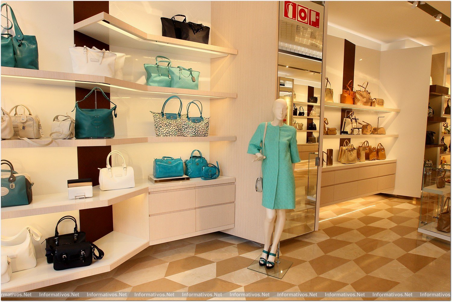 BCN22MAY014.- Longchamp inaugura su 'flagship store' en Pº de Gracia de Barcelona