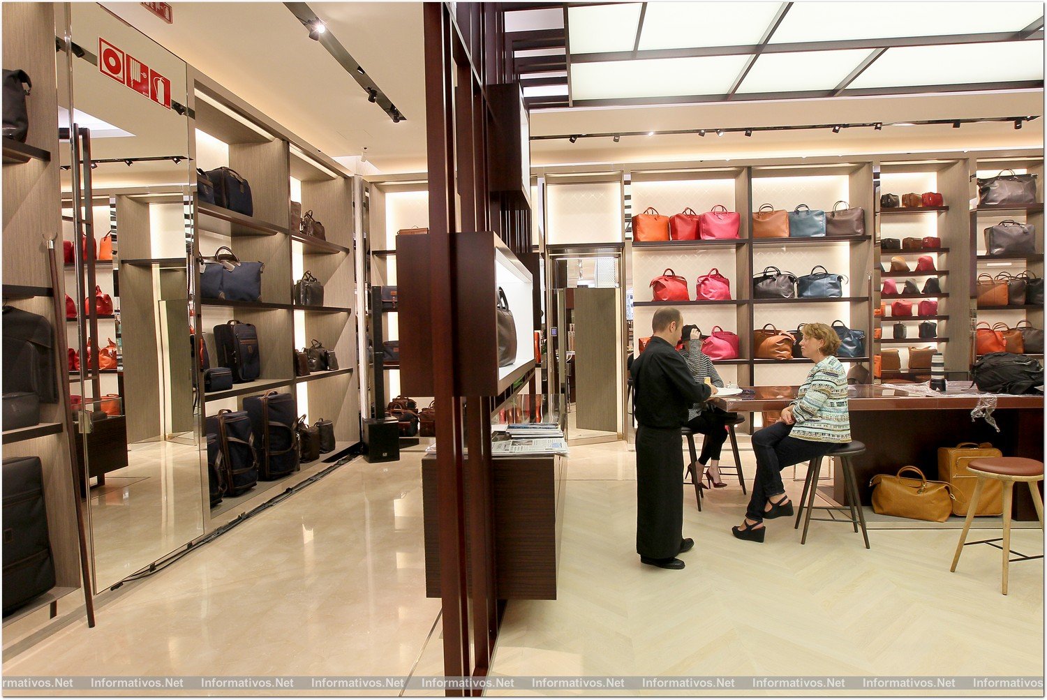 BCN22MAY014.- Longchamp inaugura su 'flagship store' en Pº de Gracia de Barcelona