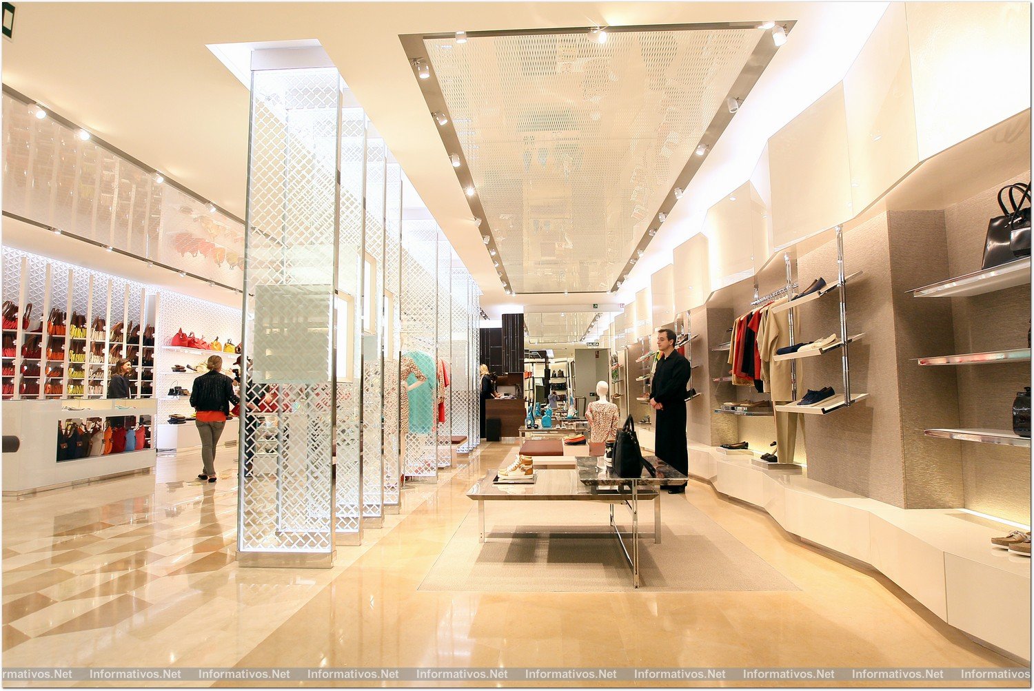 BCN22MAY014.- Longchamp inaugura su 'flagship store' en Pº de Gracia de Barcelona