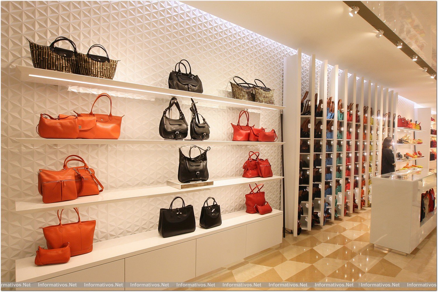 BCN22MAY014.- Longchamp inaugura su 'flagship store' en Pº de Gracia de Barcelona